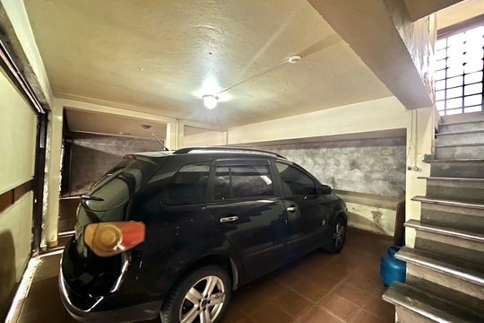 Garagem de casa à venda com 5 quartos, 252m² em Cidade Domitila, São Paulo