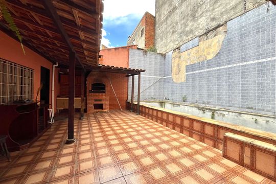 Quintal de casa à venda com 5 quartos, 252m² em Cidade Domitila, São Paulo