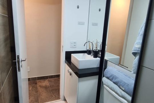 Banheiro de apartamento à venda com 2 quartos, 48m² em Ferrazópolis, São Bernardo do Campo