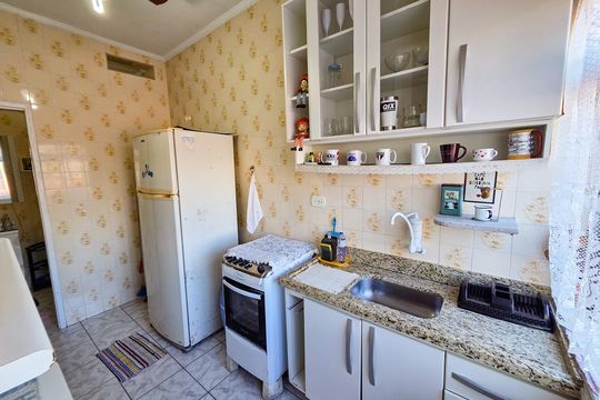 Cozinha de kitnet/studio para alugar com 1 quarto, 28m² em Caiçara, Praia Grande