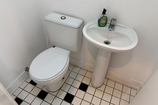 Lavabo de apartamento para alugar com 2 quartos, 130m² em Gonzaga, Santos