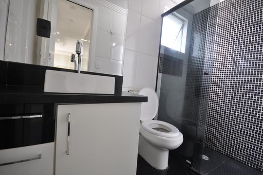 Banheiro Social de apartamento à venda com 2 quartos, 65m² em Vila Cachoeira, São Paulo
