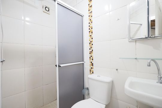 Banheiro de casa para alugar com 2 quartos, 68m² em Vila Gustavo, São Paulo