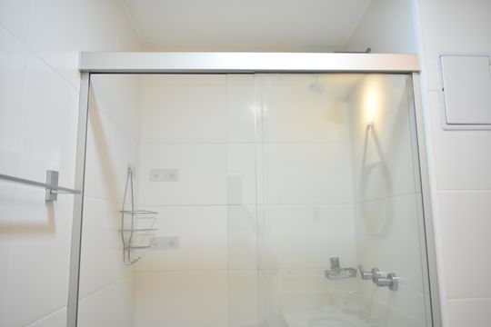 Banheiro de kitnet/studio para alugar com 0 quarto, 27m² em Vila Clementino, São Paulo