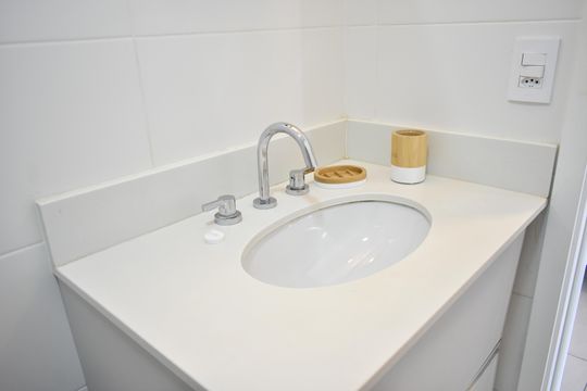 Banheiro de kitnet/studio para alugar com 0 quarto, 27m² em Vila Clementino, São Paulo