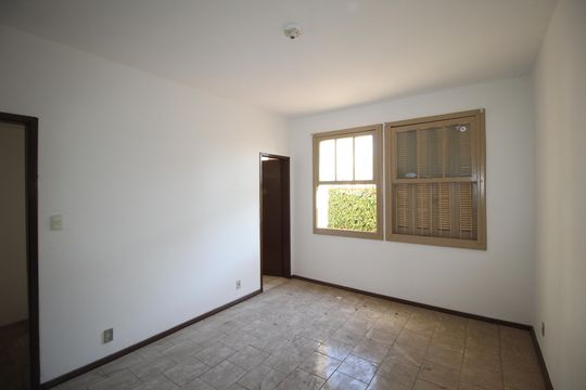 Suíte 1 de apartamento para alugar com 1 quarto, 80m² em São João, Porto Alegre