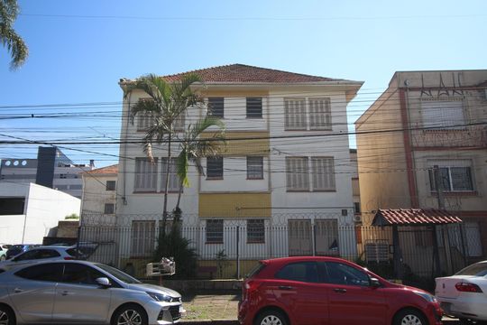 Fachada de apartamento para alugar com 1 quarto, 80m² em São João, Porto Alegre