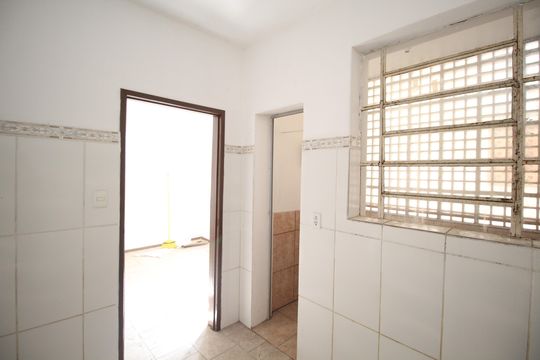Cozinha de apartamento para alugar com 1 quarto, 80m² em São João, Porto Alegre