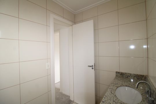 Banheiro de apartamento à venda com 3 quartos, 58m² em Tucuruvi, São Paulo