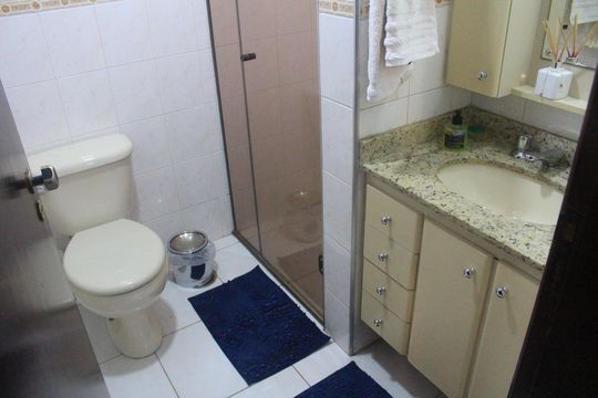 Banheiro de apartamento à venda com 3 quartos, 96m² em Santa Maria, São Caetano do Sul