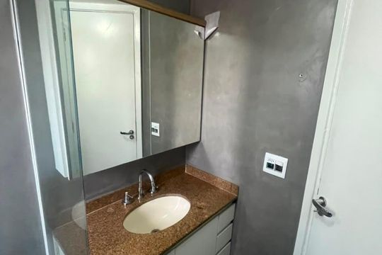 Banheiro social de apartamento à venda com 2 quartos, 51m² em Freguesia do Ó, São Paulo