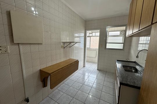 Cozinha de apartamento para alugar com 1 quarto, 90m² em Centro, São Vicente