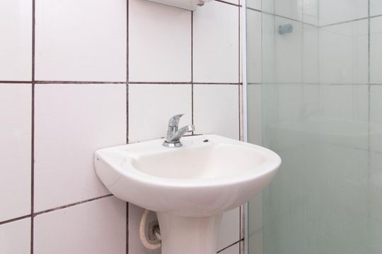 Banheiro de apartamento à venda com 1 quarto, 34m² em Centro Histórico, Porto Alegre