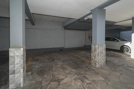 Garagem de apartamento à venda com 1 quarto, 38m² em Bom Jesus, Porto Alegre