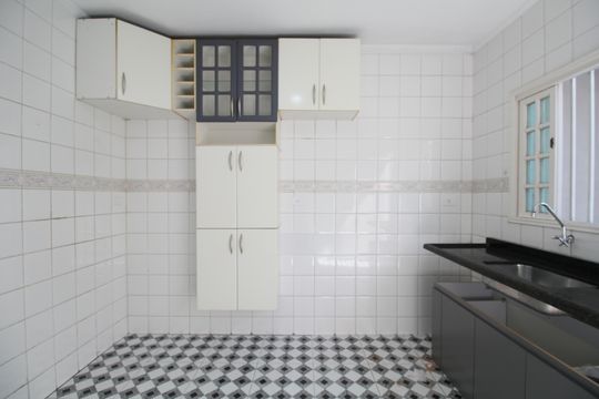 Cozinha de casa para alugar com 3 quartos, 70m² em Jardim Monte Kemel, São Paulo