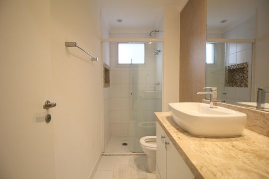 Banheiro 1 de apartamento para alugar com 3 quartos, 84m² em Vila Suzana, São Paulo