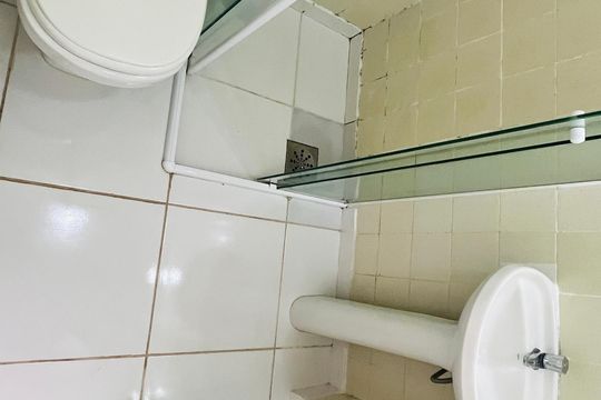 Banheiro de apartamento à venda com 1 quarto, 45m² em Taquaral, Campinas