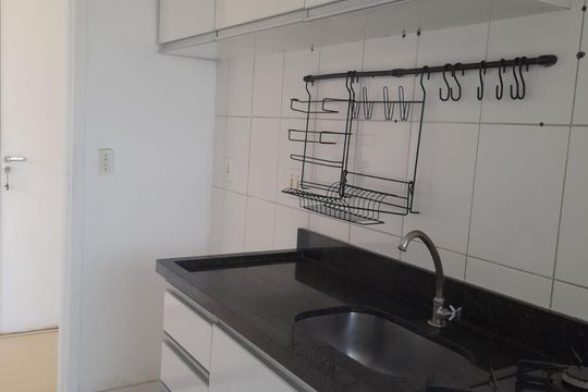 Cozinha de apartamento para alugar com 2 quartos, 45m² em Jardim Petrópolis, Cotia