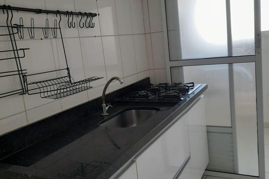 Cozinha de apartamento para alugar com 2 quartos, 45m² em Jardim Petrópolis, Cotia