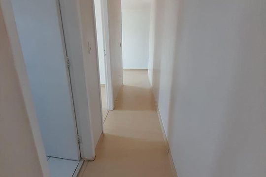 Corredor de apartamento para alugar com 2 quartos, 45m² em Jardim Petrópolis, Cotia