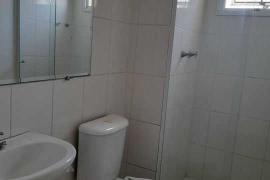 Banheiro de apartamento para alugar com 2 quartos, 45m² em Jardim Petrópolis, Cotia