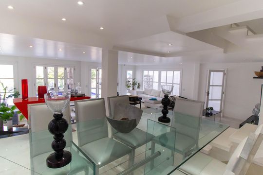 Sala de casa de condomínio para alugar com 5 quartos, 440m² em São Francisco, Niterói