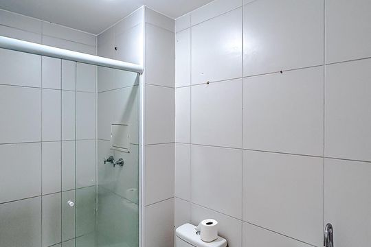 Banheiro Social de kitnet/studio à venda com 1 quarto, 27m² em Vila Esperança, São Paulo