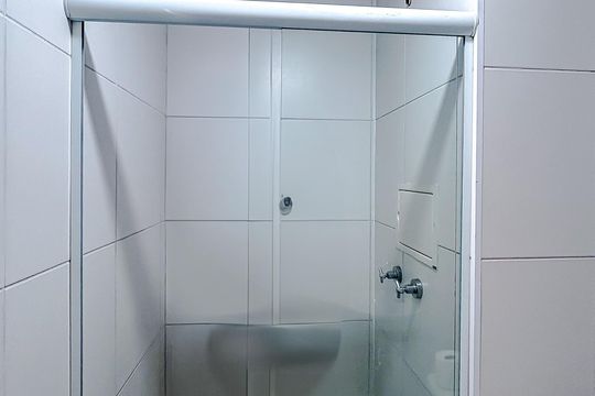Banheiro Social de kitnet/studio à venda com 1 quarto, 27m² em Vila Esperança, São Paulo