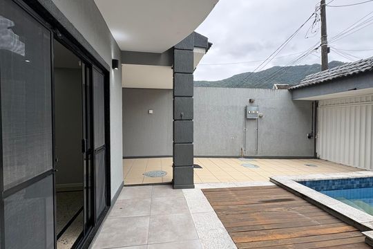 Casa para alugar com 4 quartos, 260m² em Vargem Pequena, Rio de Janeiro