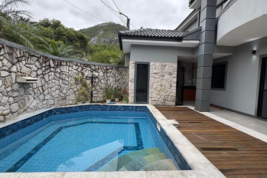 Casa para alugar com 4 quartos, 260m² em Vargem Pequena, Rio de Janeiro