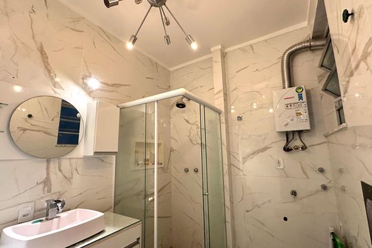 Banheiro social de apartamento à venda com 1 quarto, 30m² em Copacabana, Rio de Janeiro