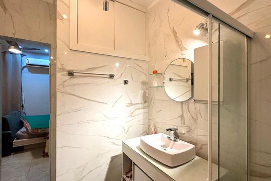 Banheiro social de apartamento à venda com 1 quarto, 30m² em Copacabana, Rio de Janeiro