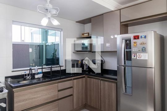 Cozinha  de apartamento à venda com 2 quartos, 55m² em Vila Ré, São Paulo