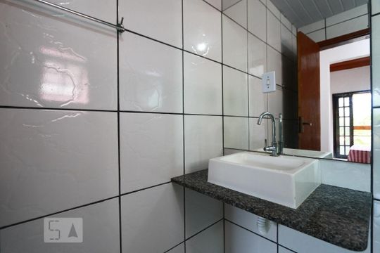 Banheiro de casa para alugar com 1 quarto, 25m² em Curicica, Rio de Janeiro