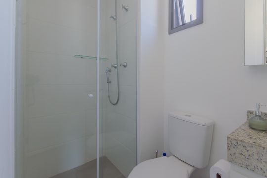 Banheiro social de kitnet/studio à venda com 1 quarto, 26m² em Vila Mariana, São Paulo