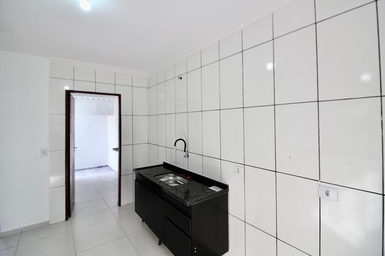 Cozinha  de casa para alugar com 1 quarto, 44m² em Conjunto Residencial José Bonifácio, São Paulo