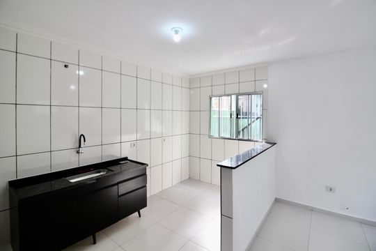 Cozinha  de casa para alugar com 1 quarto, 44m² em Conjunto Residencial José Bonifácio, São Paulo