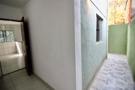 Corredor  de casa para alugar com 1 quarto, 44m² em Conjunto Residencial José Bonifácio, São Paulo