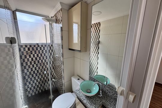 Banheiro de apartamento para alugar com 2 quartos, 44m² em Jardim Petrópolis, Cotia
