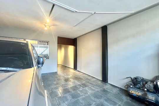 Garagem de casa para alugar com 4 quartos, 400m² em Vila Campestre, São Paulo