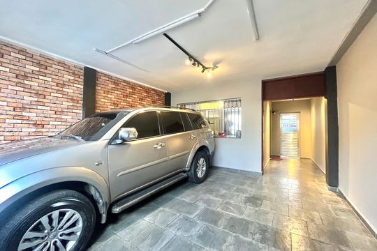 Garagem de casa para alugar com 4 quartos, 400m² em Vila Campestre, São Paulo