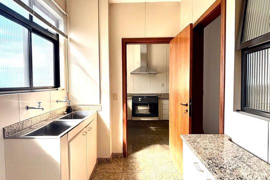 Cozinha de apartamento à venda com 4 quartos, 180m² em Serra, Belo Horizonte
