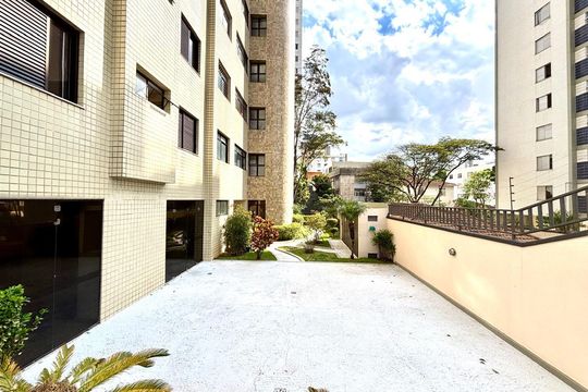 Área comum de apartamento à venda com 4 quartos, 180m² em Serra, Belo Horizonte