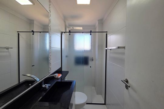 Banheiro da Suíte  de apartamento para alugar com 2 quartos, 84m² em Tupi, Praia Grande
