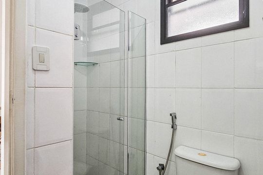 Banheiro de apartamento para alugar com 1 quarto, 50m² em Barra, Salvador