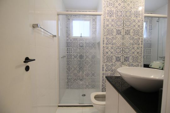 Banheiro  da suíte de apartamento para alugar com 2 quartos, 62m² em Vila Andrade, São Paulo