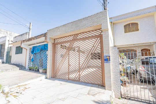 Fachada de casa à venda com 2 quartos, 140m² em Vila Gumercindo, São Paulo