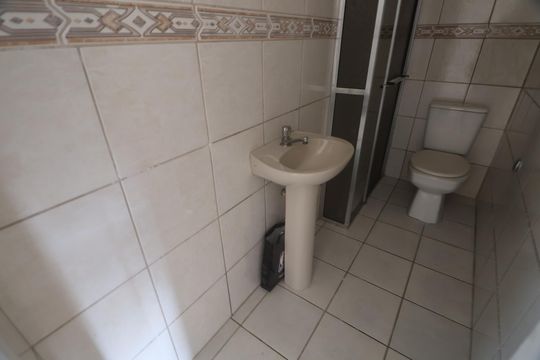 Banheiro  de apartamento para alugar com 3 quartos, 56m² em Marechal Rondon, Canoas