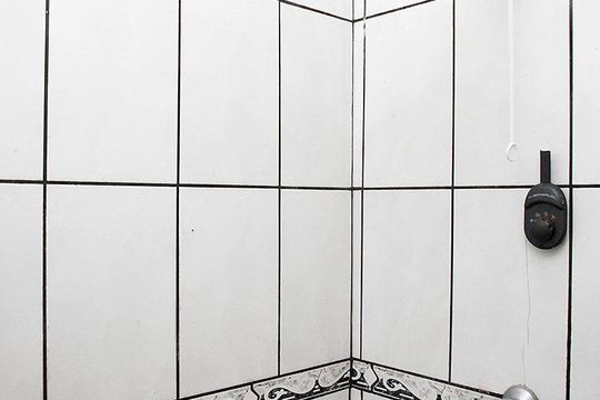 Banheiro de apartamento à venda com 1 quarto, 35m² em Farroupilha, Porto Alegre