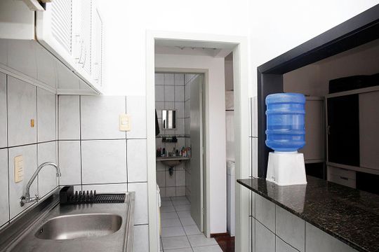 Cozinha de apartamento à venda com 1 quarto, 35m² em Farroupilha, Porto Alegre
